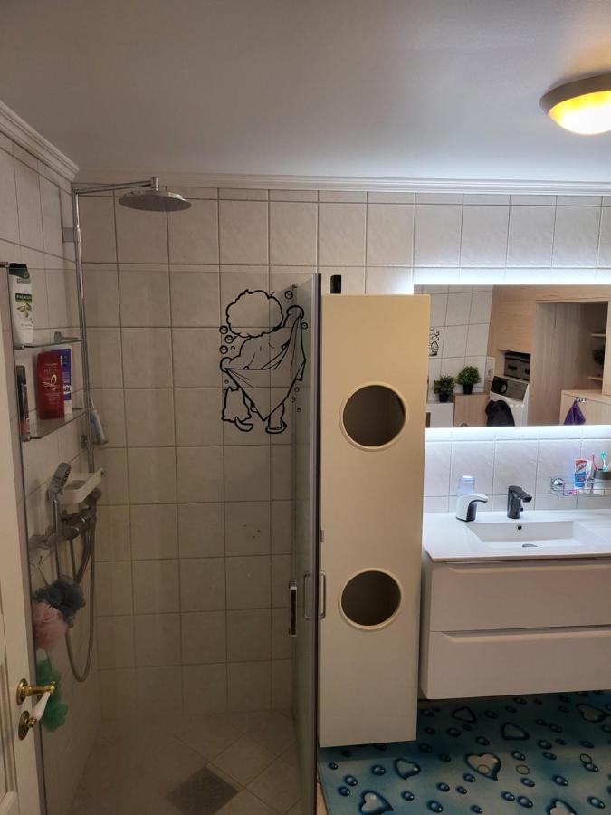Sentrumsleilighet Med Gratis Parkering Til Leie Apartment Arendal Exterior photo