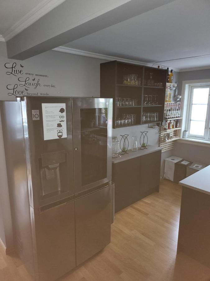 Sentrumsleilighet Med Gratis Parkering Til Leie Apartment Arendal Exterior photo